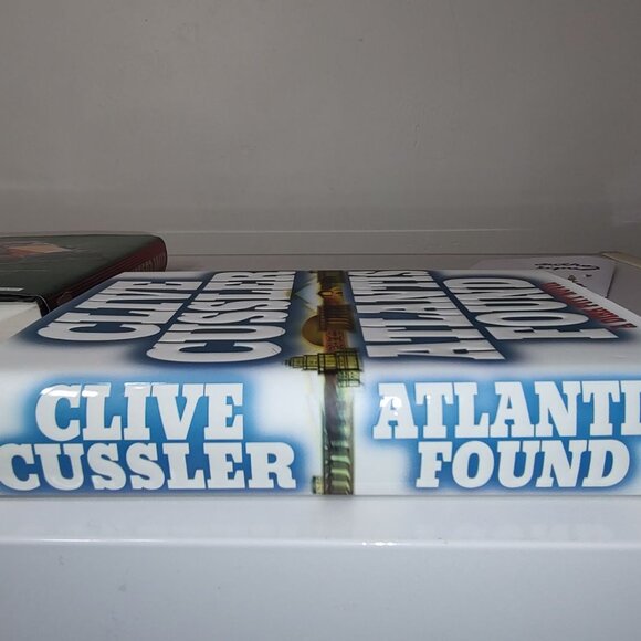 2 Hardcover Clive Cussler Books: (Autographed) Flood Tide/Atlantis Found - Picture 11 of 16